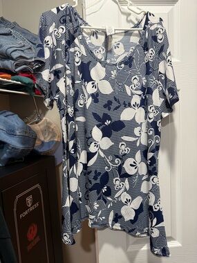 Navy & White Floral Short Sleeve Tunic